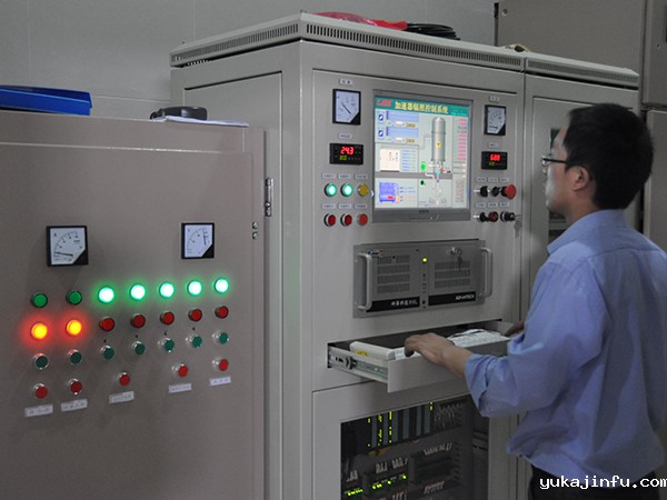 辐照交联控制室