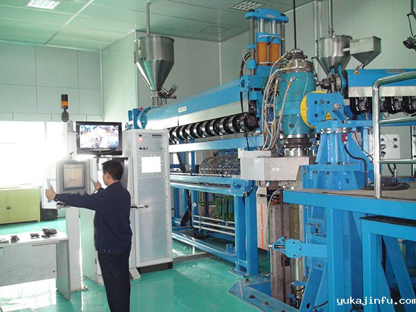 德国特乐斯特500KV生产线主机房